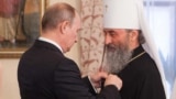 Владимир Путин награждает орденом Митрополита УПЦ (МП) Онуфрия в 2013 году 
