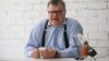 В Беларуси растет давление на соперников Лукашенко на выборах. В компаниях, близких к Бабарико, обыски, Тихановская остановила сбор подписей